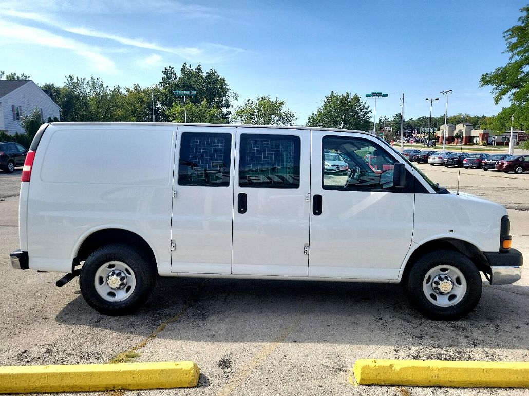 2014 Chevrolet Express 2500 image 4