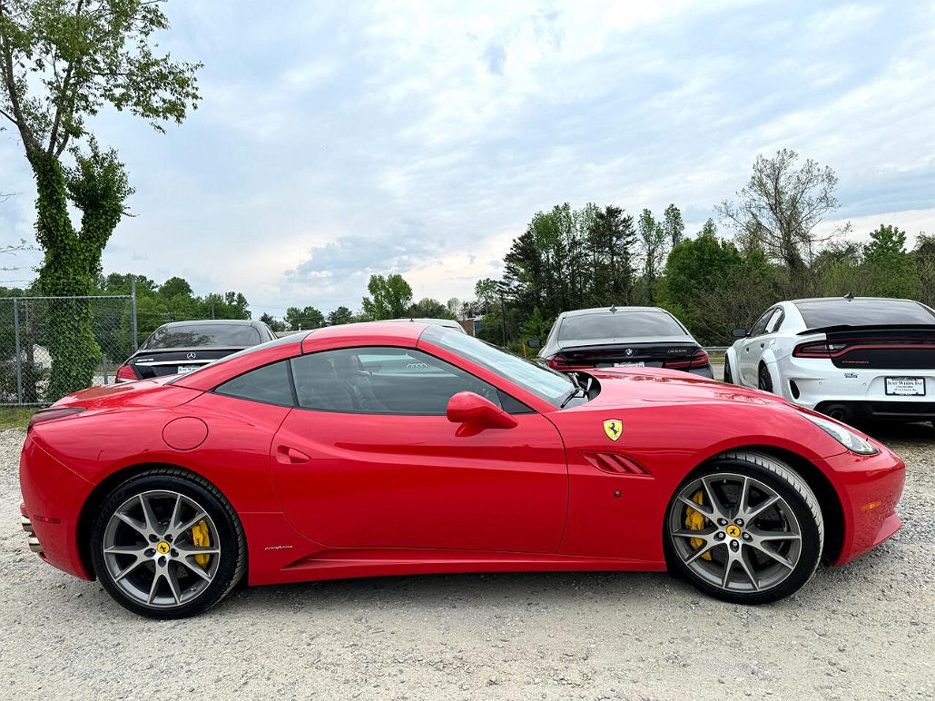 2012 Ferrari California null image 5