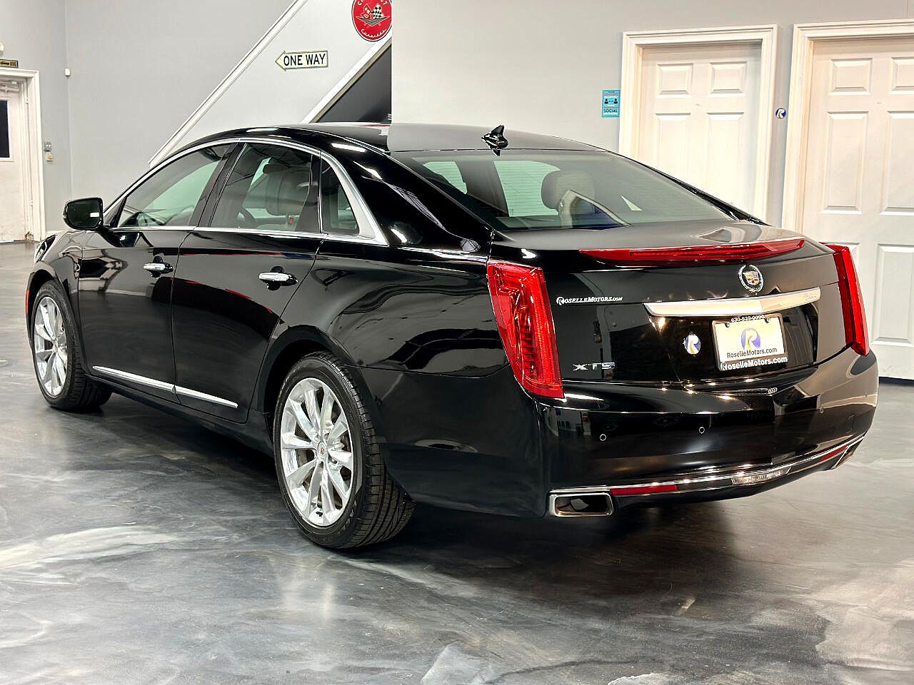 2014 Cadillac XTS Luxury image 3