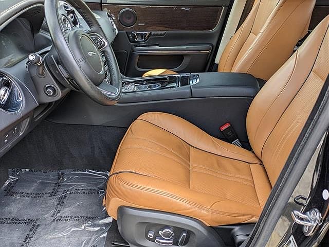 2016 Jaguar XJ Supercharged image 16