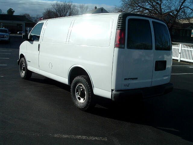 2001 Chevrolet Express 2500 image 2