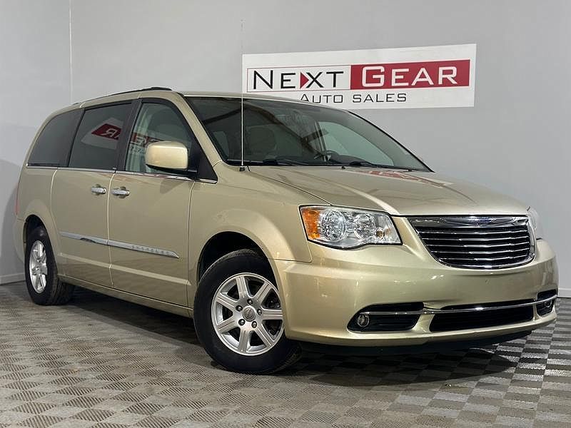 2011 Chrysler Town & Country Touring image 0