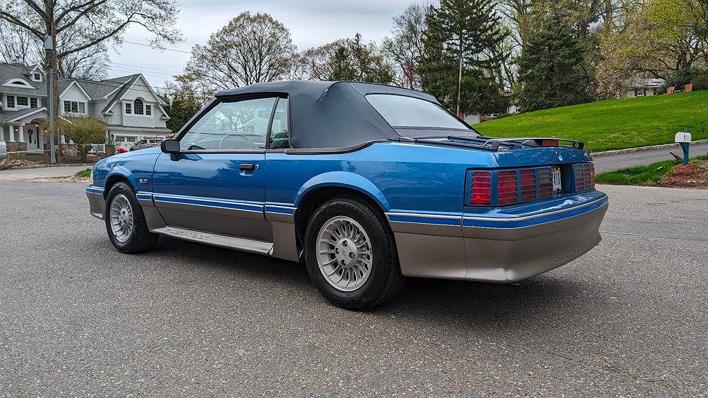 1988 Ford Mustang GT image 5