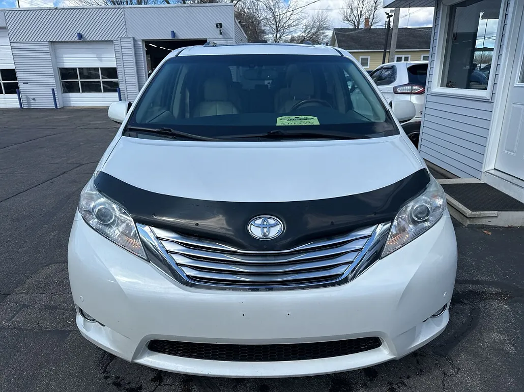 2012 Toyota Sienna Limited image 3