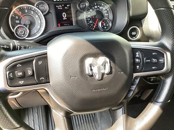 2025 Ram 1500 Tradesman photo 4