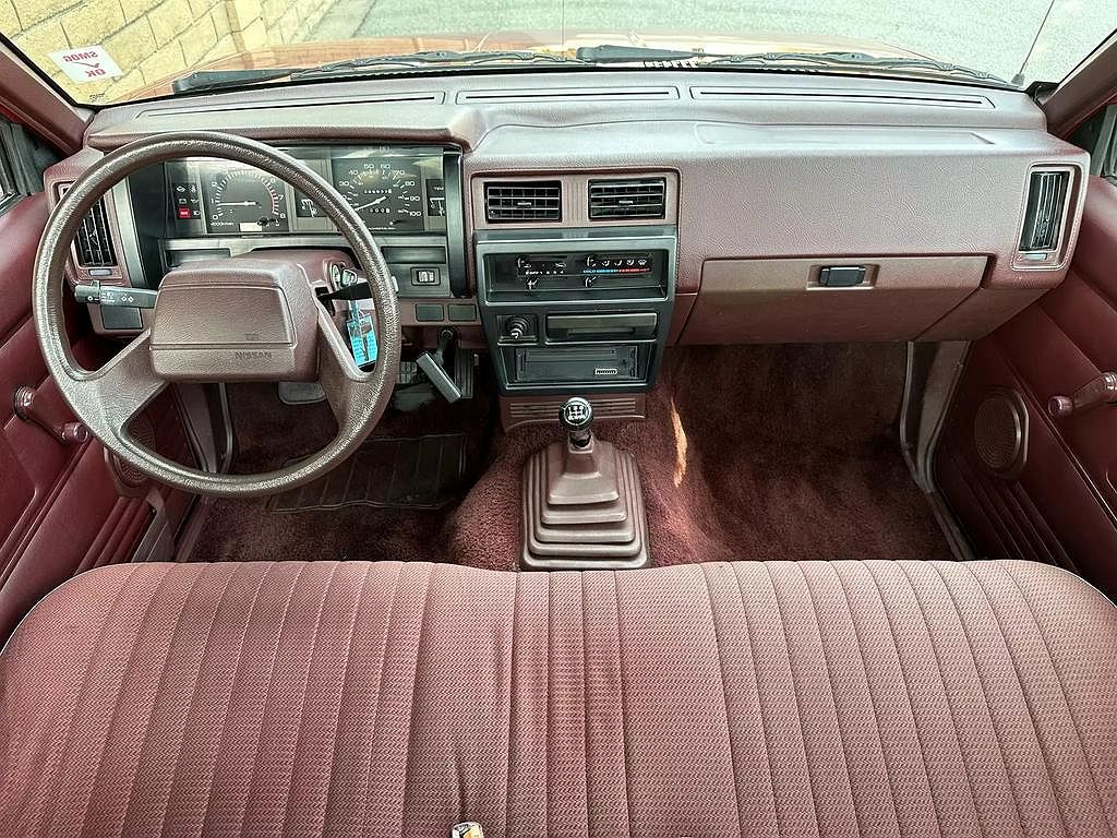 1990 Nissan Pickup null image 21