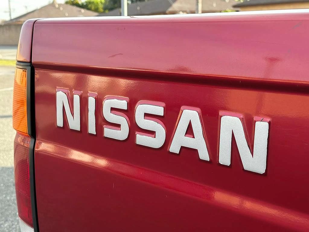 1990 Nissan Pickup null image 25