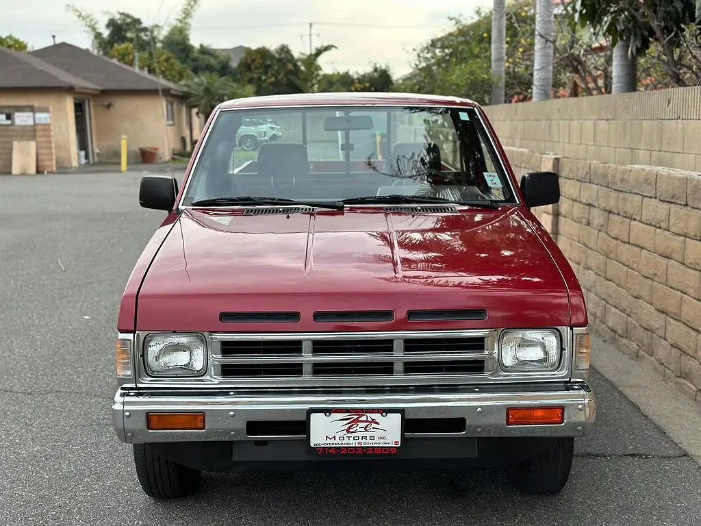 1990 Nissan Pickup null image 2