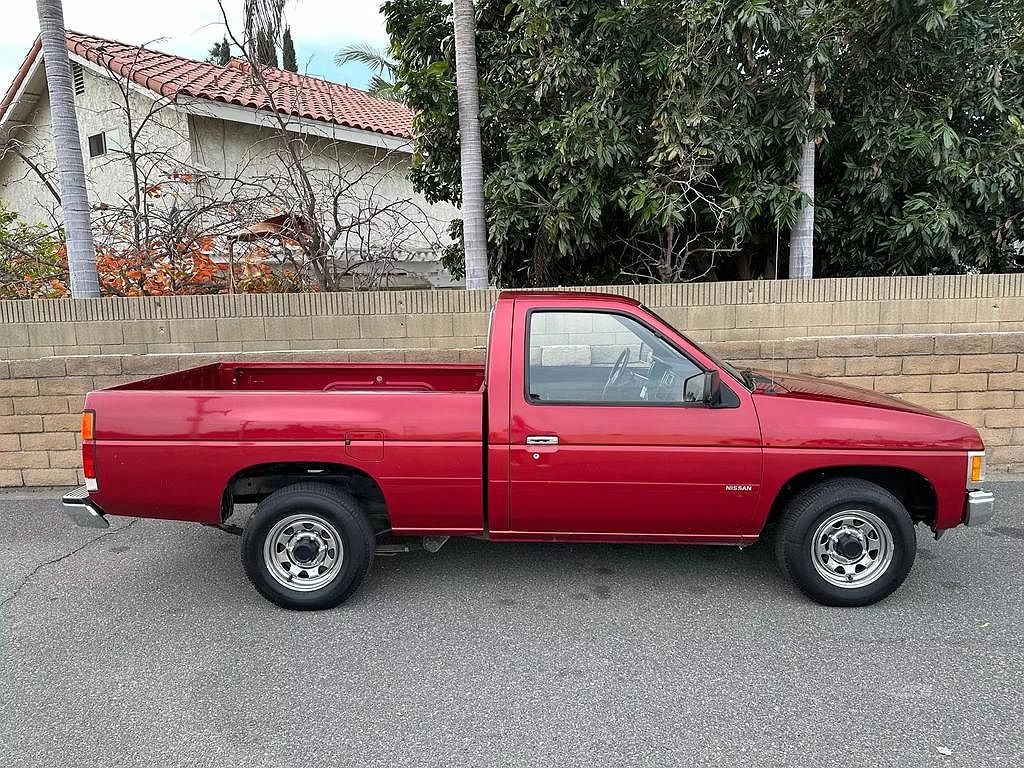 1990 Nissan Pickup null image 4