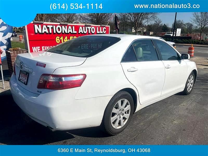 2009 Toyota Camry LE image 1