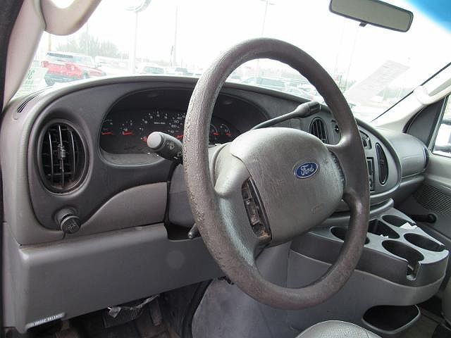 2007 Ford Econoline E-350 image 23