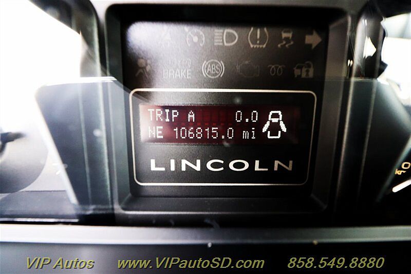2010 Lincoln Navigator null image 16