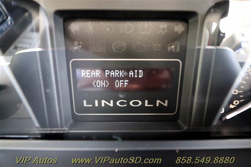 2010 Lincoln Navigator null image 26