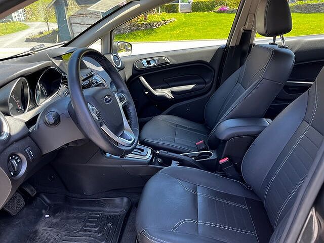 2016 Ford Fiesta Titanium image 5