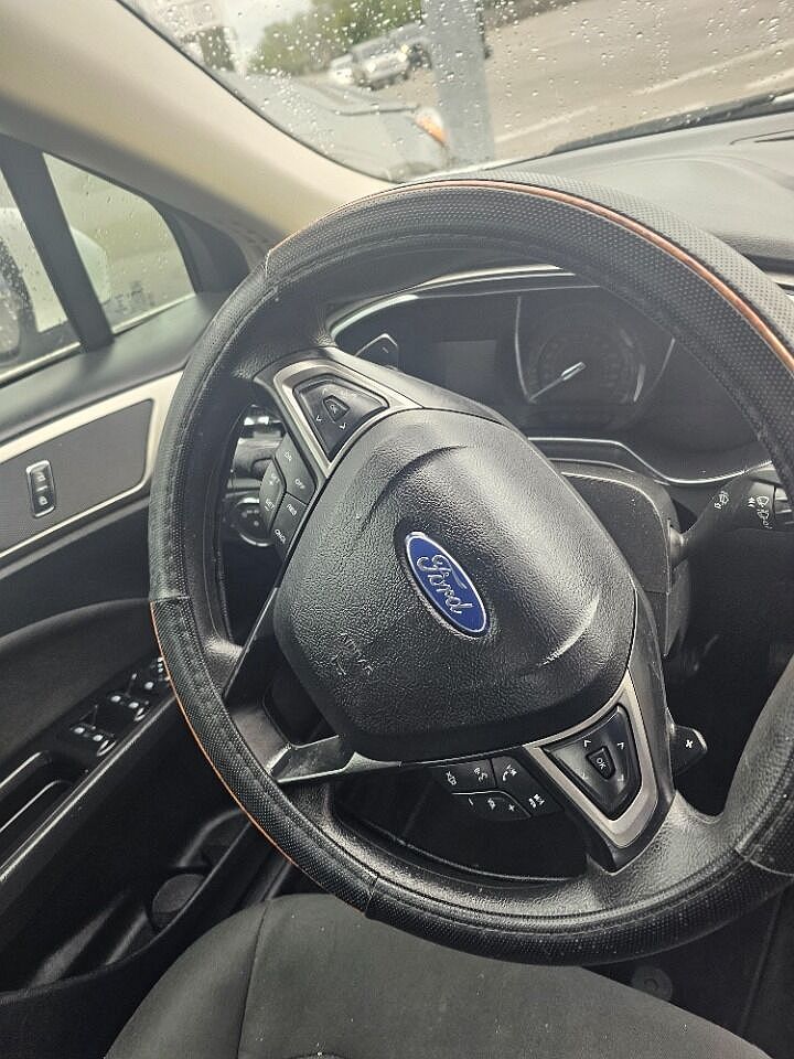 2017 Ford Fusion SE image 3