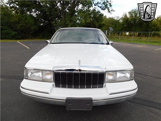 1991 Lincoln Town Car Signature image 3