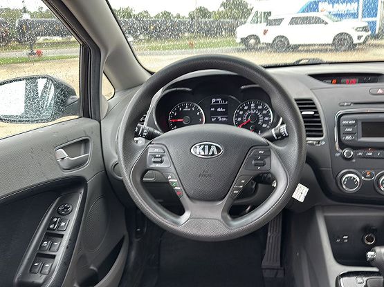 2017 Kia Forte LX Base photo 10