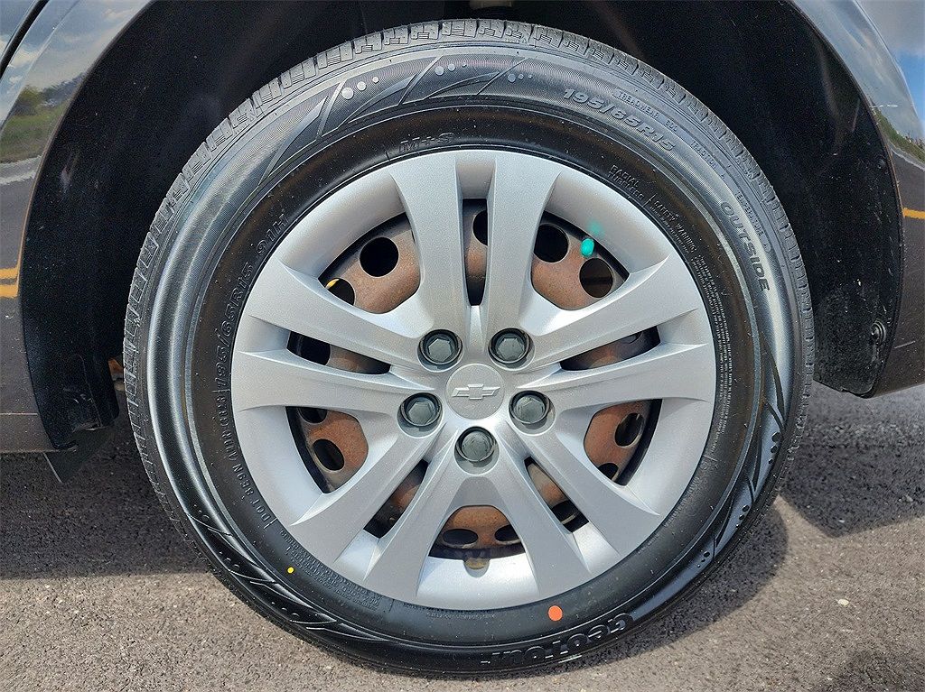 2017 Chevrolet Sonic LS image 31
