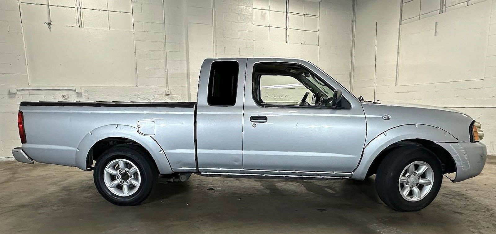 2003 Nissan Frontier XE image 3