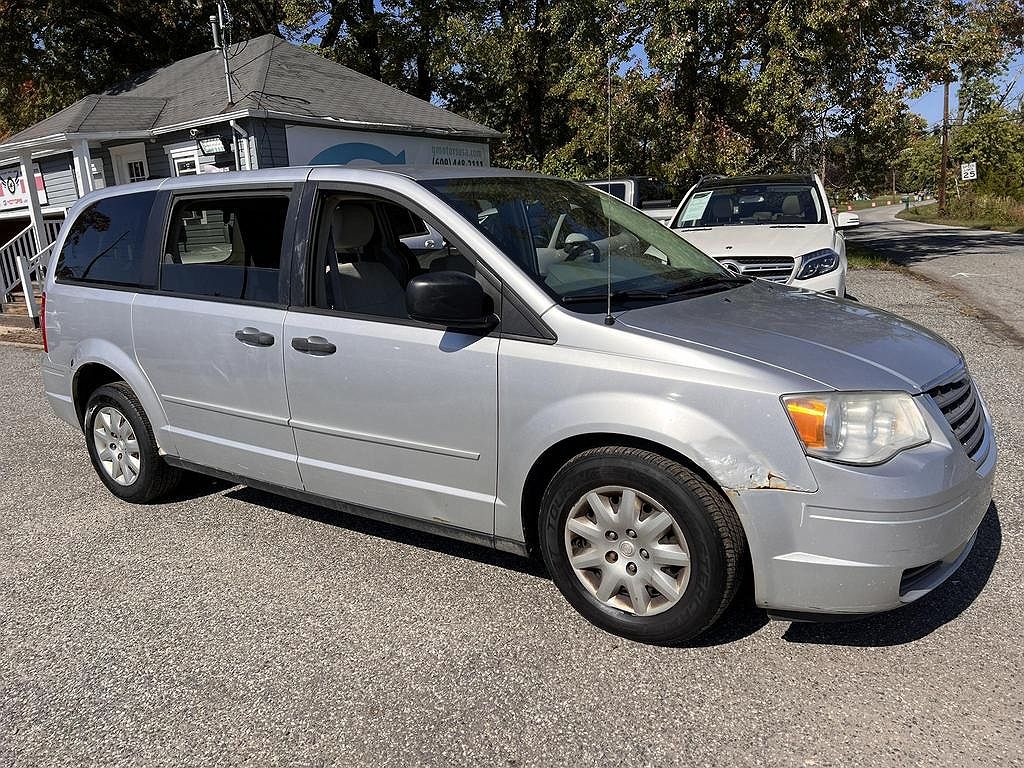 2008 Chrysler Town & Country LX image 1