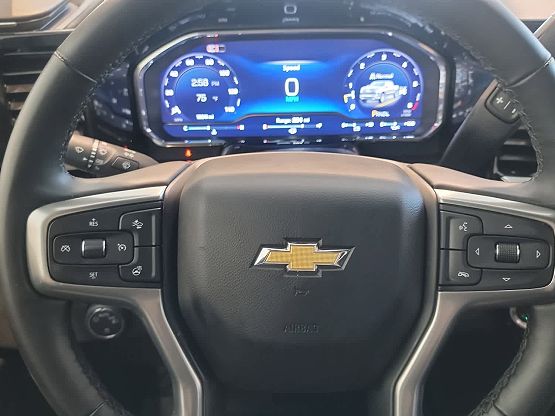 2025 Chevrolet Silverado 1500 LT photo 9