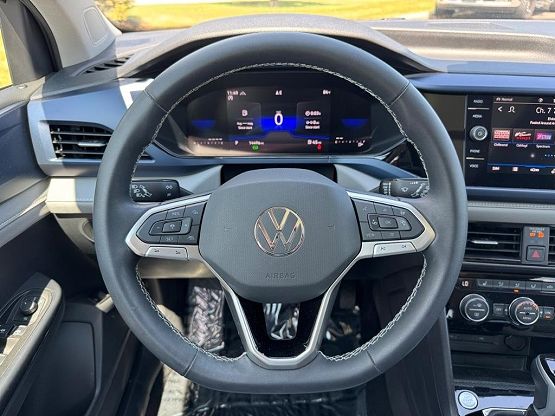 2024 Volkswagen Taos SE photo 10