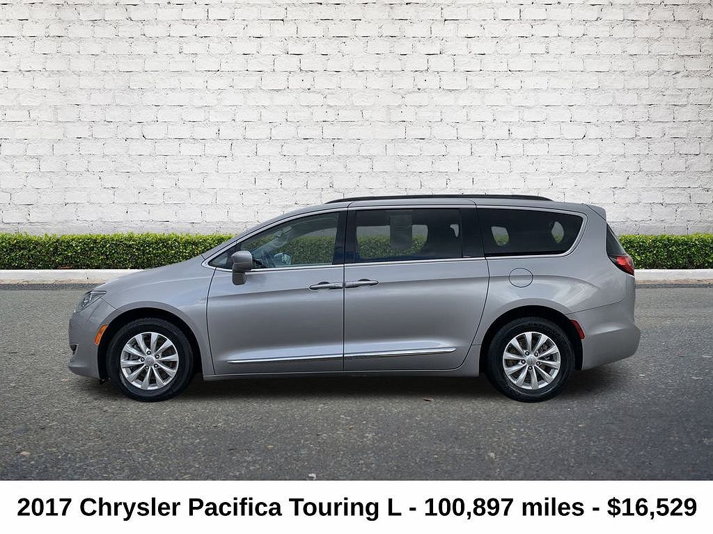 2017 Chrysler Pacifica Touring-L image 5