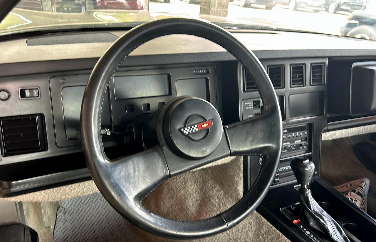 1985 Chevrolet Corvette null image 6