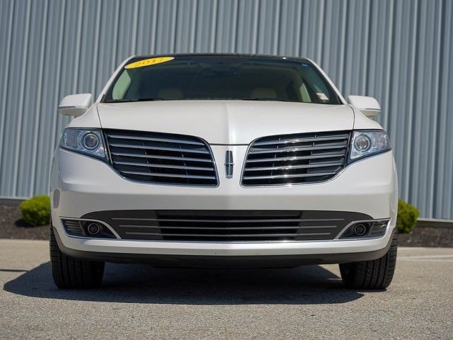 2017 Lincoln MKT null image 2