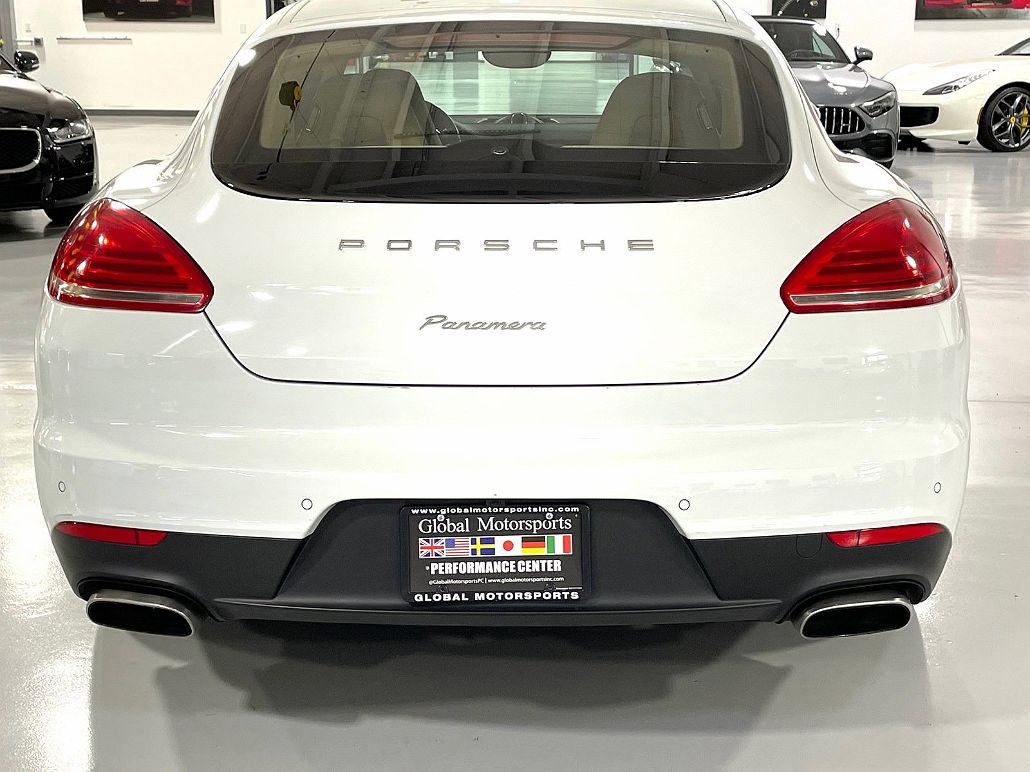 2016 Porsche Panamera null image 5