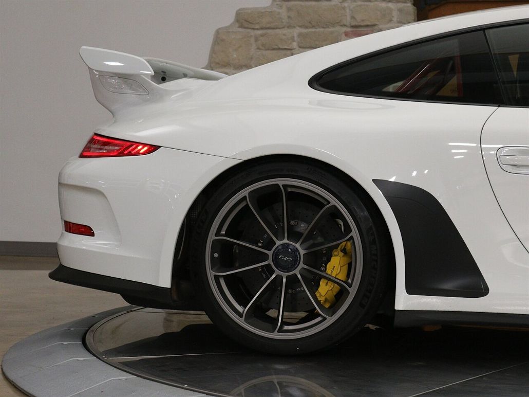 2015 Porsche 911 GT3 image 3