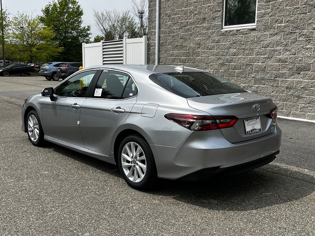 2024 Toyota Camry LE image 3
