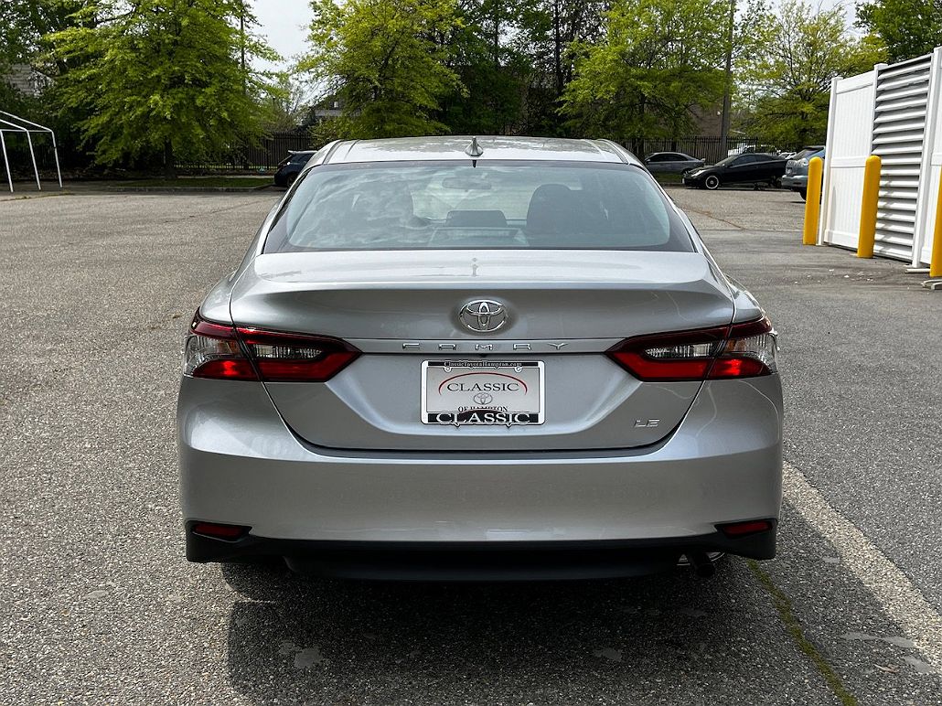 2024 Toyota Camry LE image 4