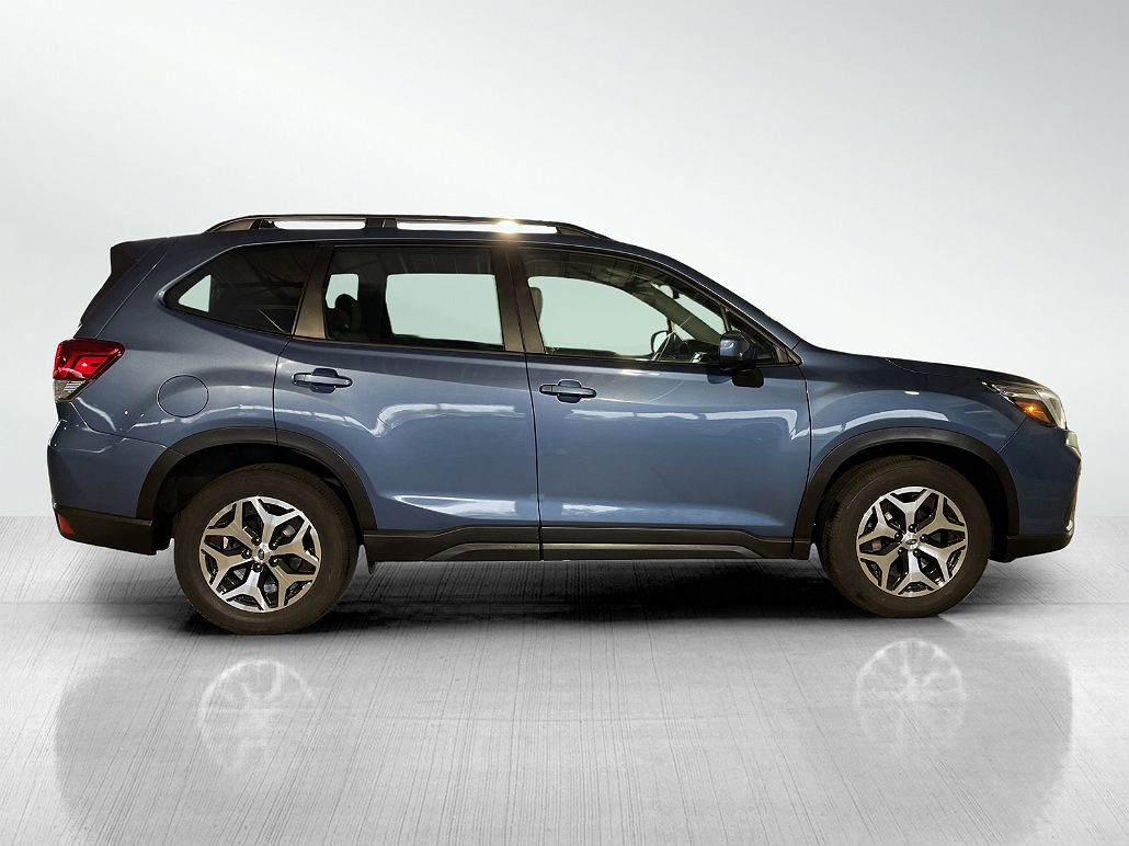 2021 Subaru Forester Premium image 3