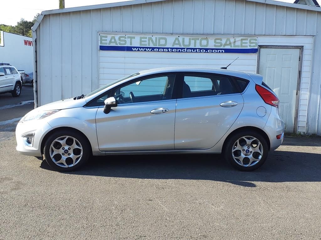 2012 Ford Fiesta SES image 1