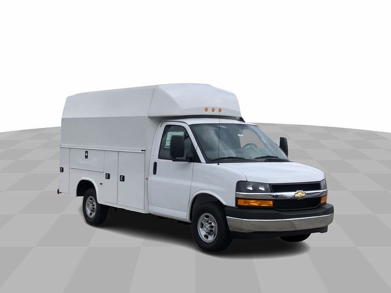 2023 Chevrolet Express 3500 image 4