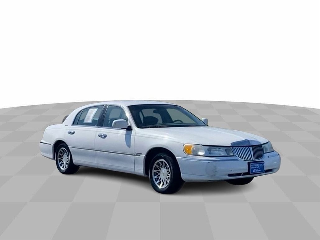 2001 Lincoln Town Car Signature image 1
