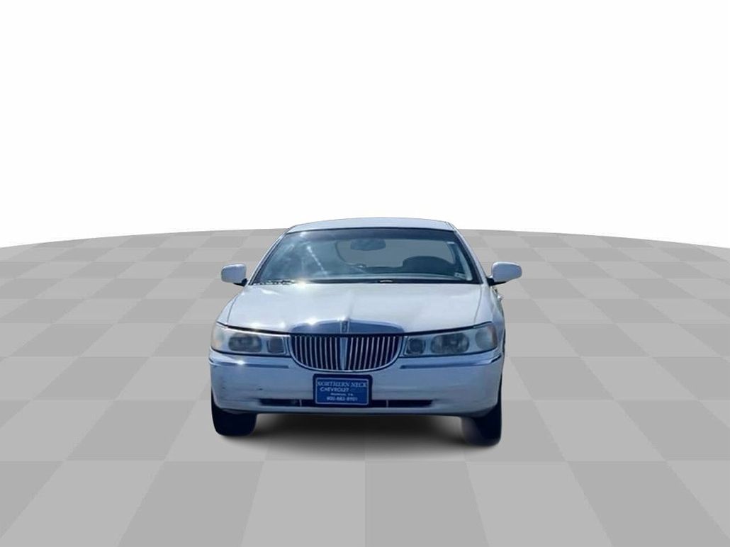 2001 Lincoln Town Car Signature image 2