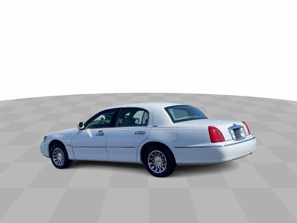 2001 Lincoln Town Car Signature image 5