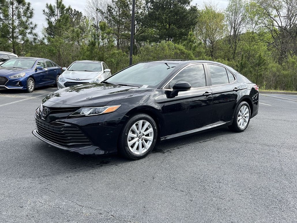 2020 Toyota Camry LE image 0