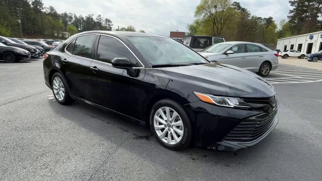 2020 Toyota Camry LE image 1