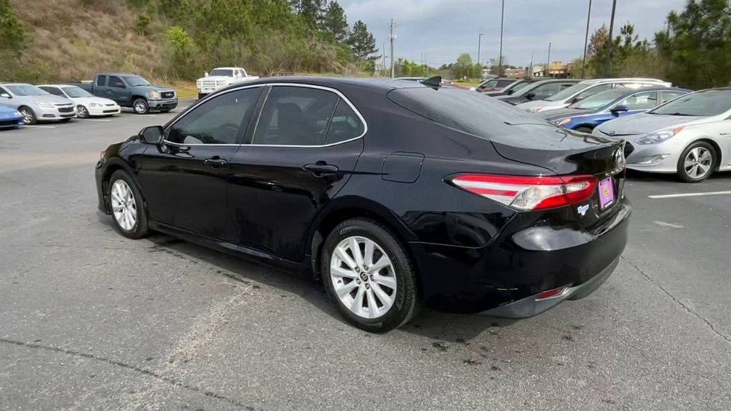 2020 Toyota Camry LE image 5
