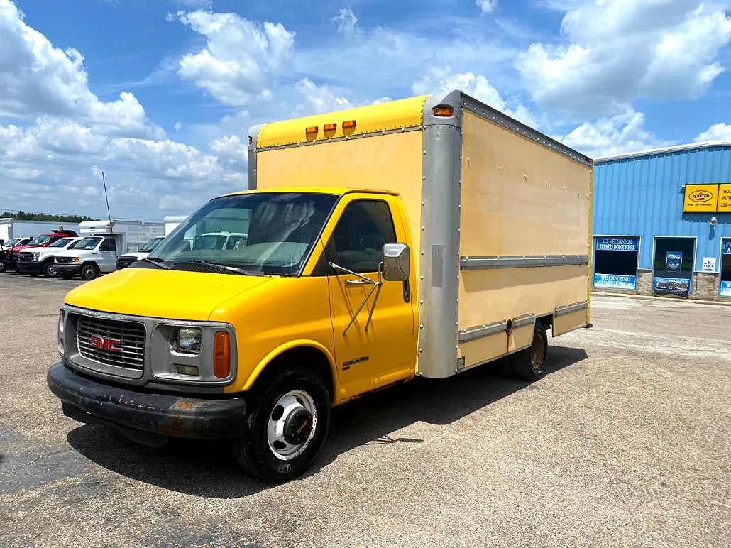 2001 GMC Savana 3500 image 1