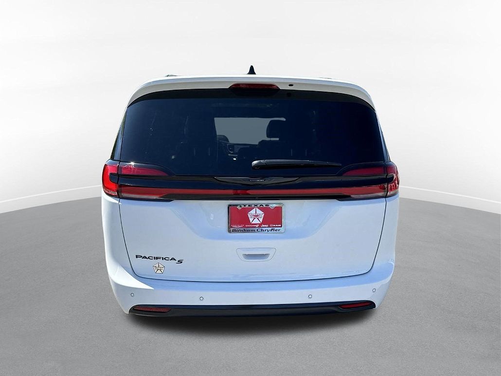 2024 Chrysler Pacifica Touring-L image 3