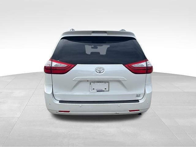 2016 Toyota Sienna