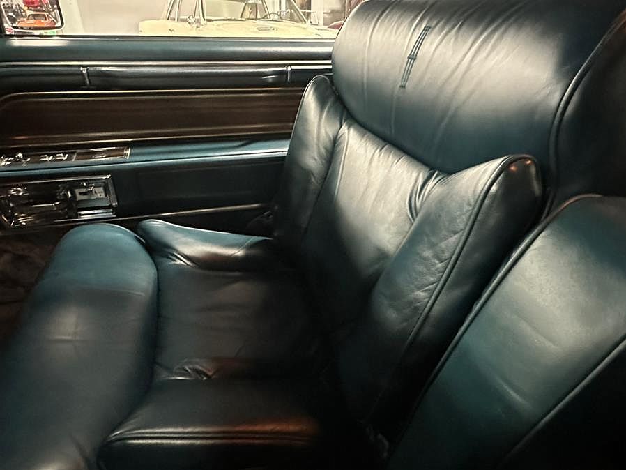 1983 Lincoln Mark Series VI image 10