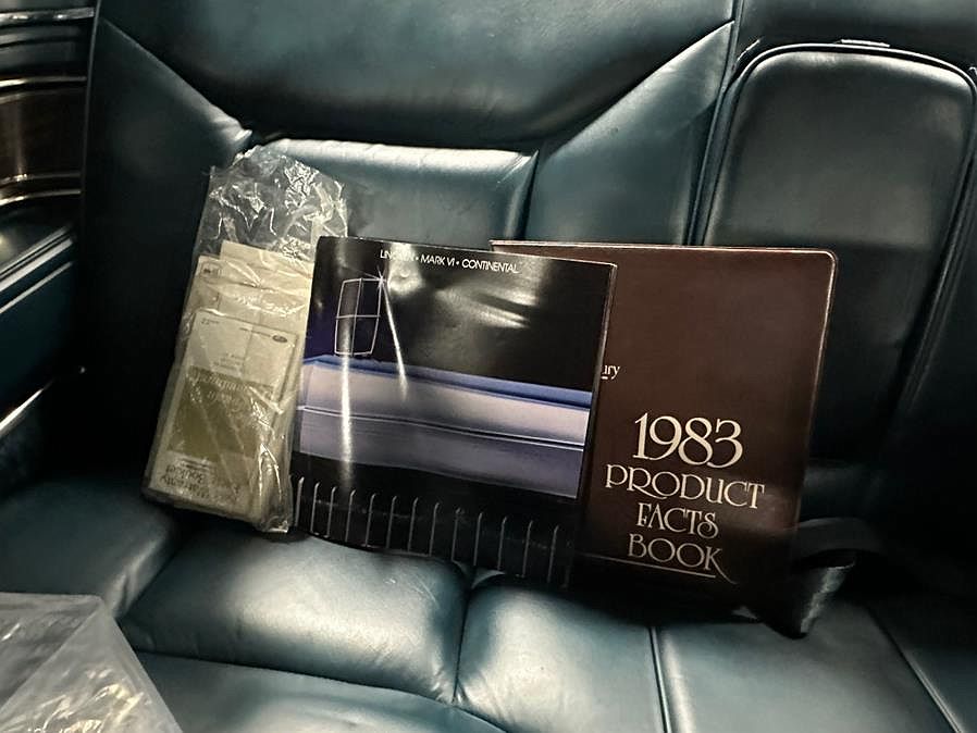 1983 Lincoln Mark Series VI image 11