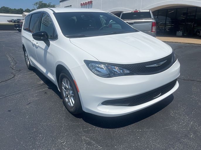 2025 Chrysler Voyager