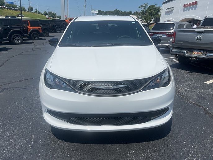2025 Chrysler Voyager