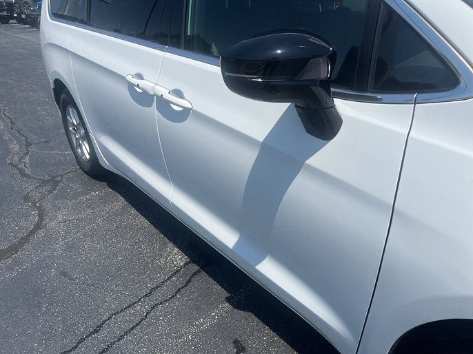 2025 Chrysler Voyager